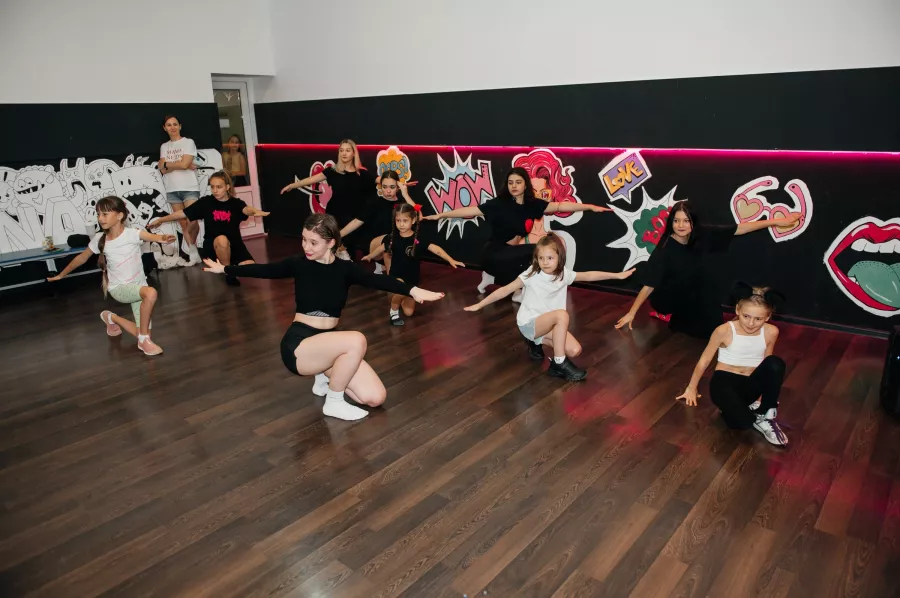 Школа танцев Без правил в Краснодаре: Стрип-пластика, Брейк-данс, Музыка,