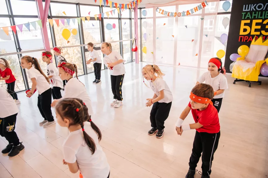 Школа танцев Без правил в Краснодаре: Стрип-пластика, Брейк-данс, Музыка,