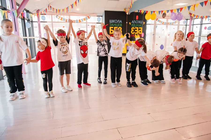 Школа танцев Без правил в Краснодаре: Стрип-пластика, Брейк-данс, Музыка,