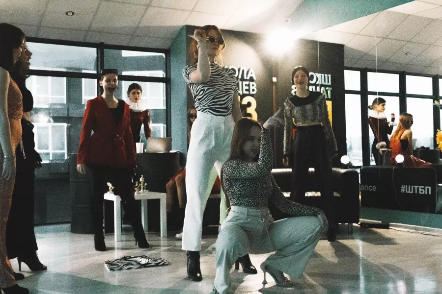 Школа танцев Без правил в Краснодаре: Стрип-пластика, Брейк-данс, Музыка,