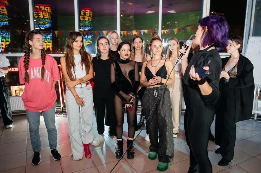 Школа танцев Без правил в Краснодаре: Стрип-пластика, Брейк-данс, Музыка,