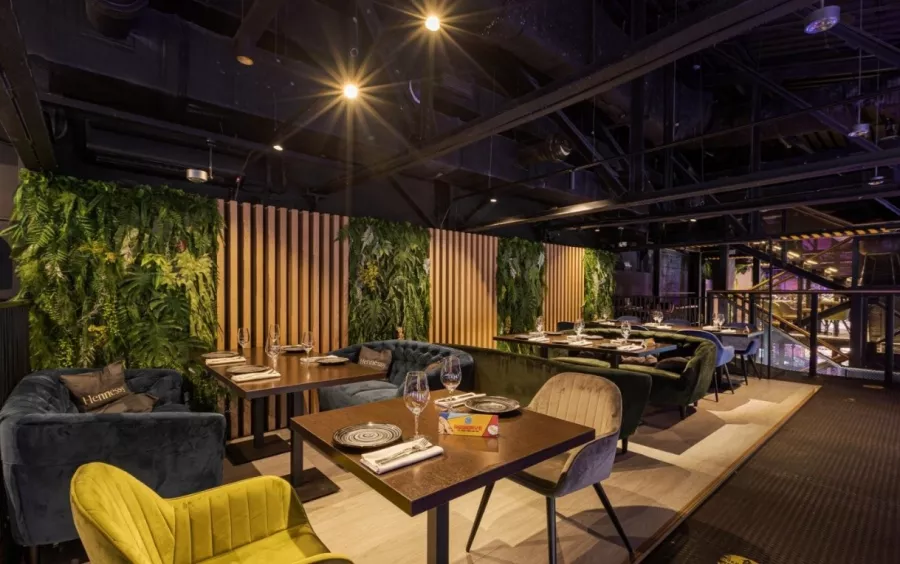 Бар-ресторан и ночной клуб BLA BLA BAR в Москве: Европейская кухня, Рыбная кухня, VIP-зал, Летняя терраса, Паназиатская кухня, Танцпол,