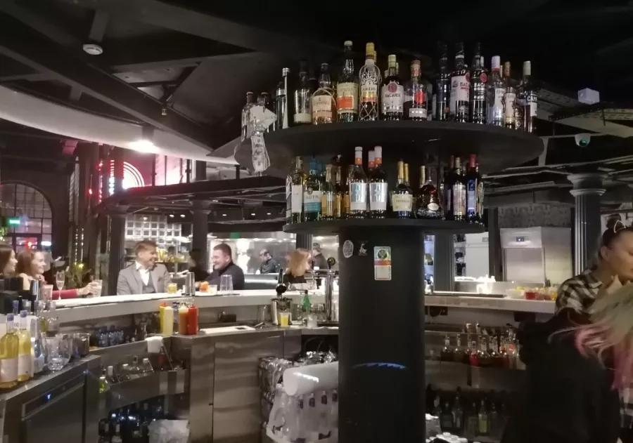 Бар-ресторан и ночной клуб BLA BLA BAR в Москве: Европейская кухня, Рыбная кухня, VIP-зал, Летняя терраса, Паназиатская кухня, Танцпол,