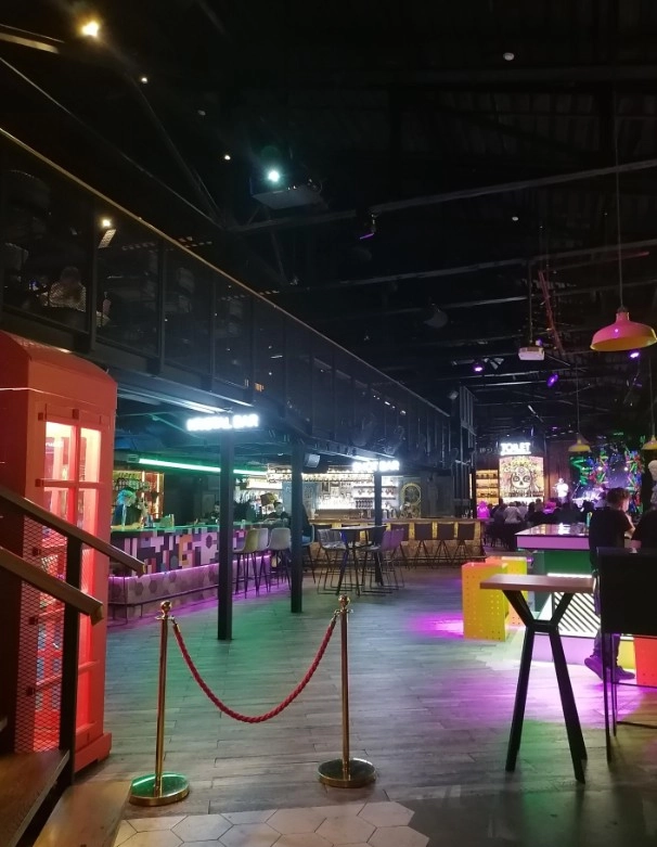Бар-ресторан и ночной клуб BLA BLA BAR в Москве: Европейская кухня, Рыбная кухня, VIP-зал, Летняя терраса, Паназиатская кухня, Танцпол,