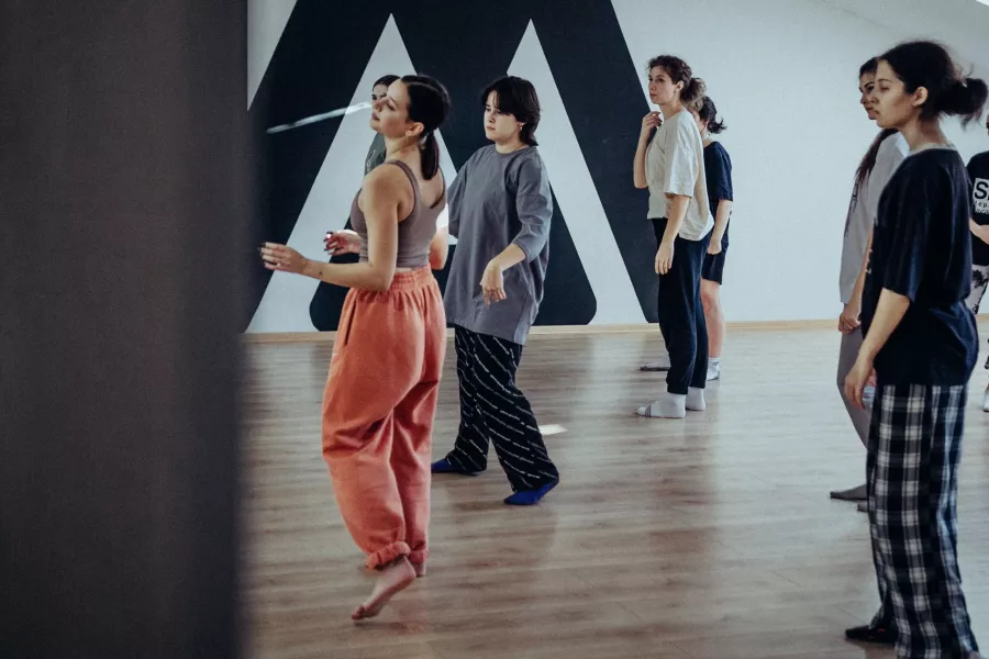 Студия танцев I am dance studio в Краснодаре: Джаз-фанк, Дэнсхолл, Вог, Свадебный танец,