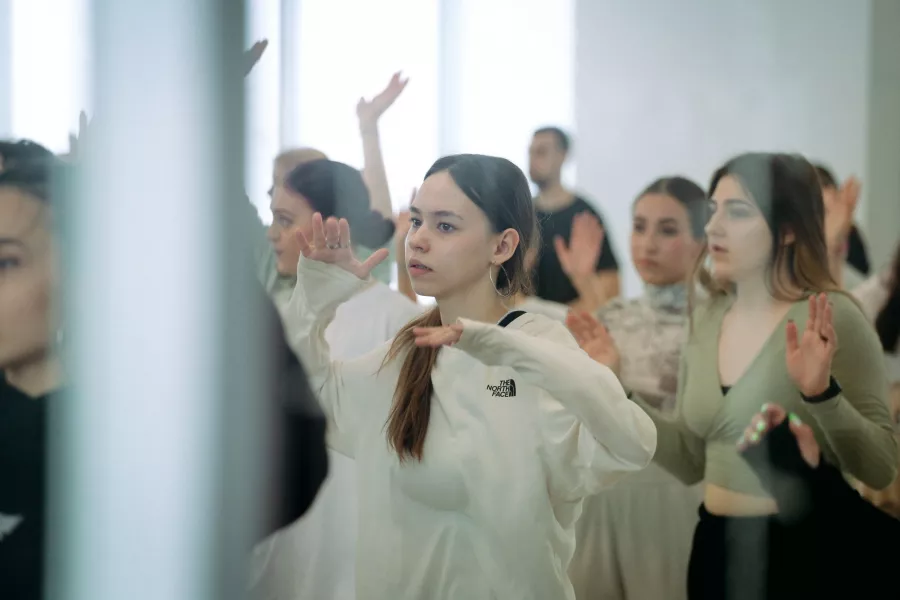 Студия танцев I am dance studio в Краснодаре: Джаз-фанк, Дэнсхолл, Вог, Свадебный танец,