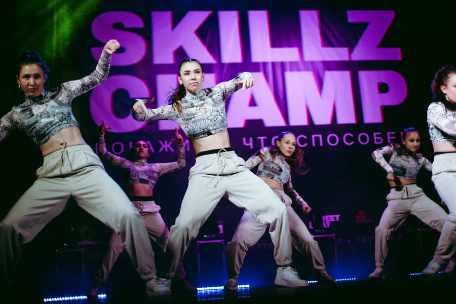 Студия танцев I am dance studio в Краснодаре: Джаз-фанк, Дэнсхолл, Вог, Свадебный танец,
