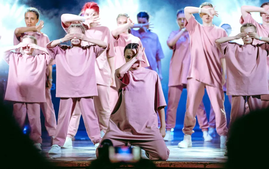 Студия танцев I am dance studio в Краснодаре: Джаз-фанк, Дэнсхолл, Вог, Свадебный танец,