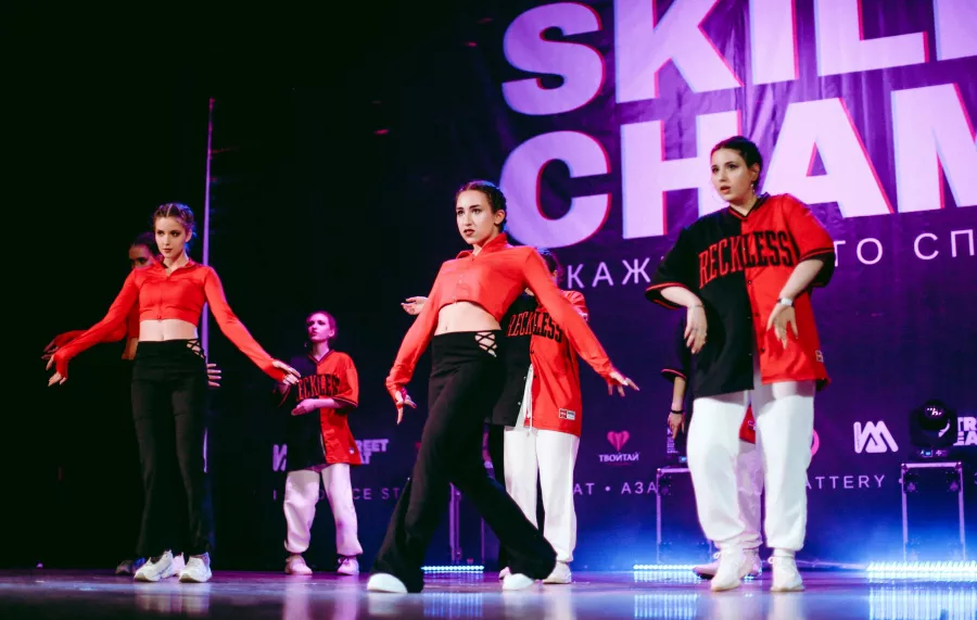 Студия танцев I am dance studio в Краснодаре: Джаз-фанк, Дэнсхолл, Вог, Свадебный танец,