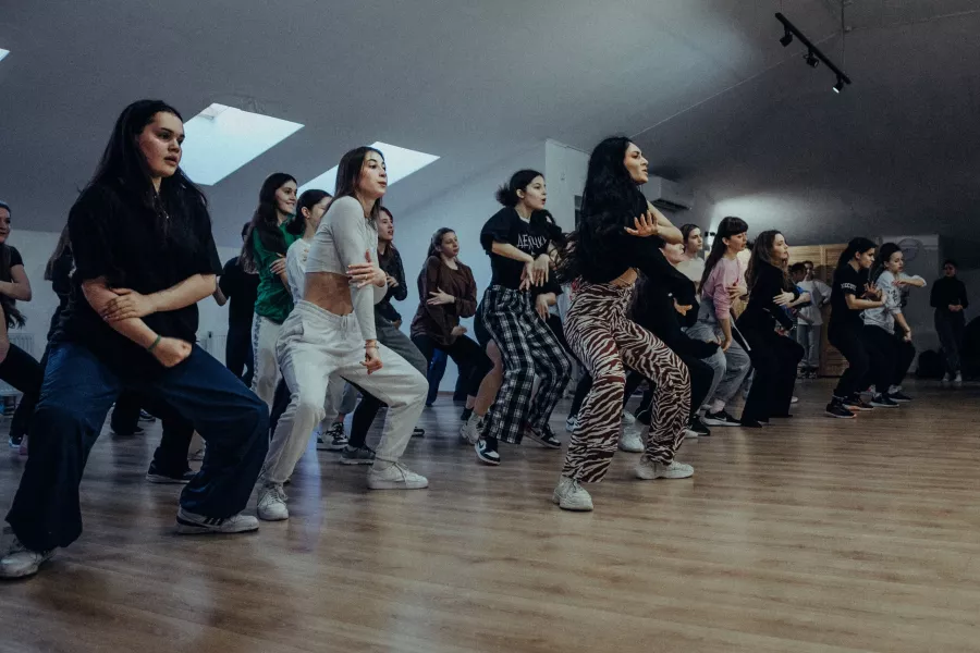 Студия танцев I am dance studio в Краснодаре: Джаз-фанк, Дэнсхолл, Вог, Свадебный танец,