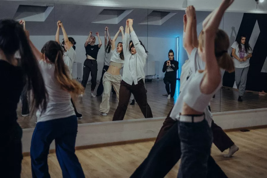 Студия танцев I am dance studio в Краснодаре: Джаз-фанк, Дэнсхолл, Вог, Свадебный танец,