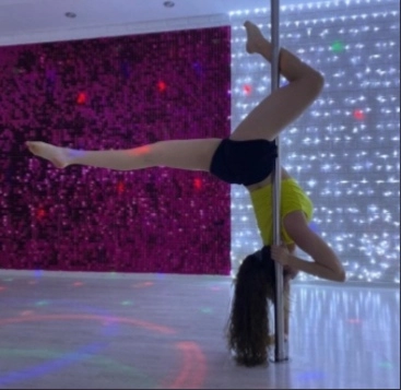 Студия танцев на пилоне и растяжки Yes_poledance в Краснодаре: Стрип-пластика, Stretching , Восточные танцы, Twerk, Pole Dance,