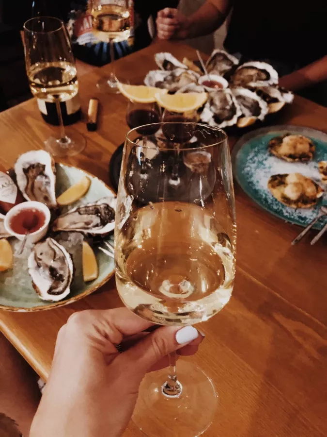 Бар Yummy Oysters в Анапе: Устрицы, Винный ресторан, Том-Ям, Мидии, Доставка,