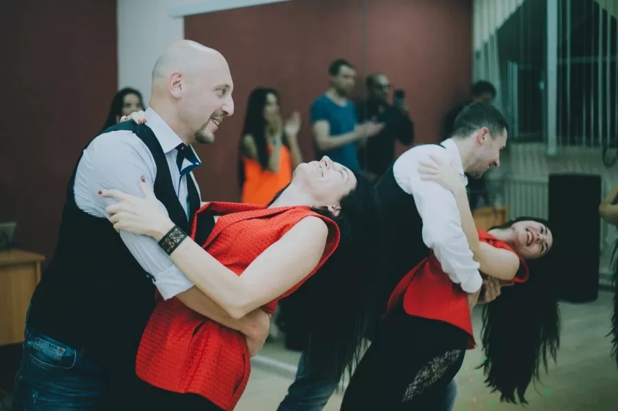 Школа танцев El Paso в Санкт-Петербурге: Хореография, Танго, Сальса, Хип-хоп, Бачата, Музыка,