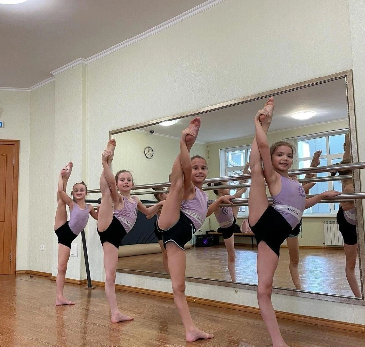 Студия танца Motion в Анапе: Школа танцев, Танцы, Чир спорт, Jazz, Модерн, Танцевальное шоу, Актерское мастерство, Гимнастика, Акробатика,