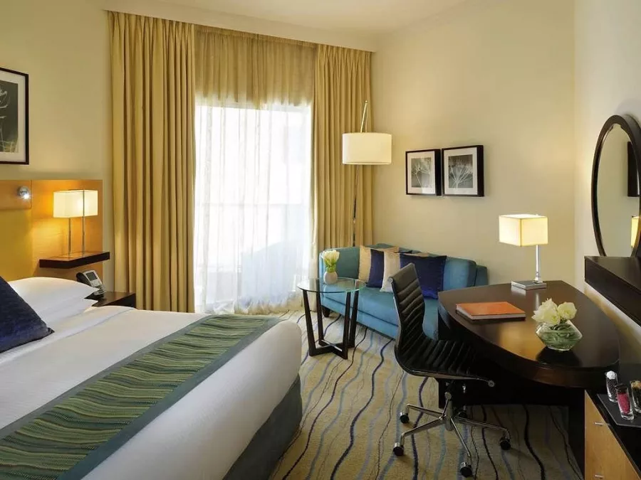 Отель Mövenpick Hotel Jumeirah Beach 5* в Дубаи: Прибрежный отель , Люкс номера , Спа , Семейные номера, Фитнес , Рестораны , Бар , Шведский стол , Апартаменты , Конференц-зал,