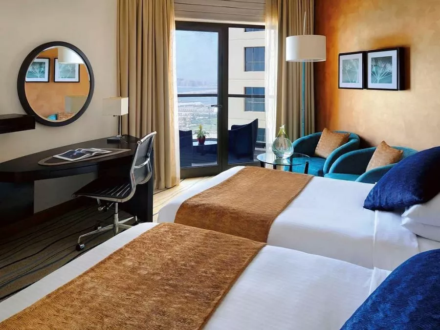Отель Mövenpick Hotel Jumeirah Beach 5* в Дубаи: Прибрежный отель , Люкс номера , Спа , Семейные номера, Фитнес , Рестораны , Бар , Шведский стол , Апартаменты , Конференц-зал,