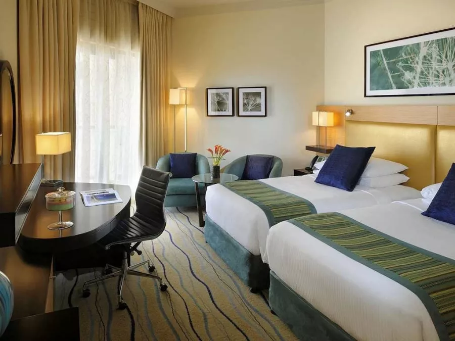 Отель Mövenpick Hotel Jumeirah Beach 5* в Дубаи: Прибрежный отель , Люкс номера , Спа , Семейные номера, Фитнес , Рестораны , Бар , Шведский стол , Апартаменты , Конференц-зал,