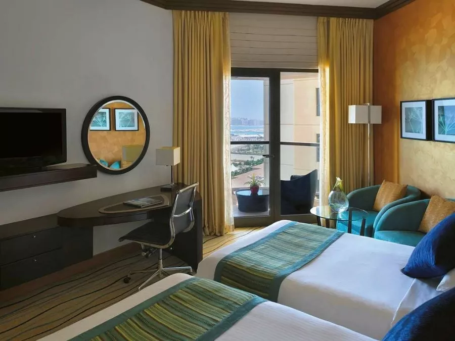 Отель Mövenpick Hotel Jumeirah Beach 5* в Дубаи: Прибрежный отель , Люкс номера , Спа , Семейные номера, Фитнес , Рестораны , Бар , Шведский стол , Апартаменты , Конференц-зал,