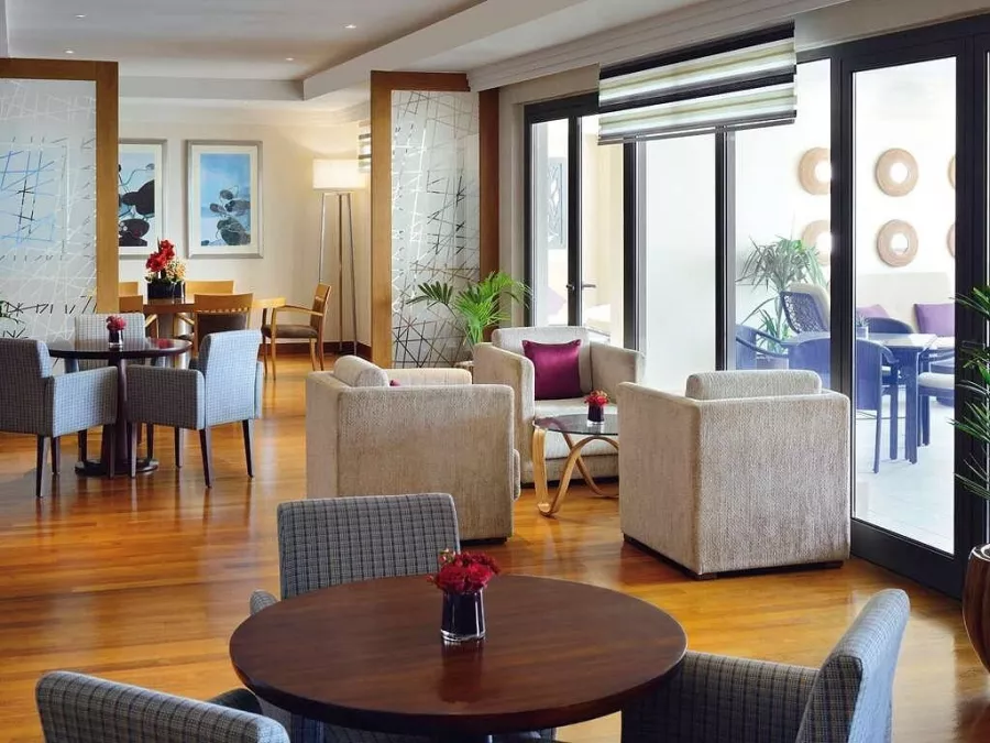 Отель Mövenpick Hotel Jumeirah Beach 5* в Дубаи: Прибрежный отель , Люкс номера , Спа , Семейные номера, Фитнес , Рестораны , Бар , Шведский стол , Апартаменты , Конференц-зал,