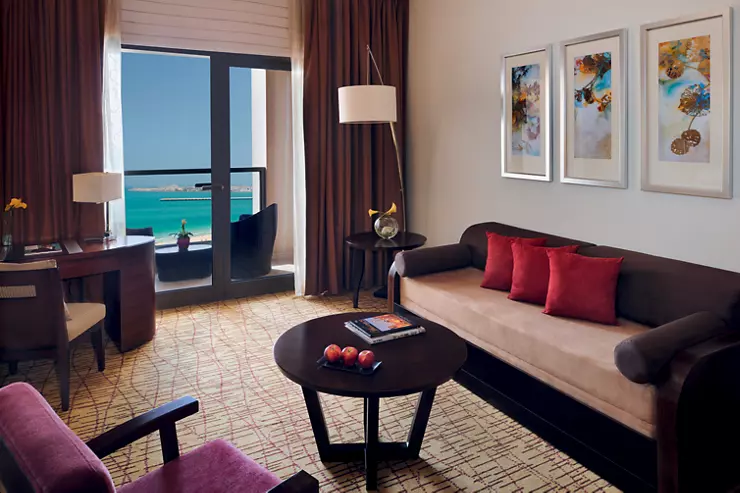 Отель Mövenpick Hotel Jumeirah Beach 5* в Дубаи: Прибрежный отель , Люкс номера , Спа , Семейные номера, Фитнес , Рестораны , Бар , Шведский стол , Апартаменты , Конференц-зал,
