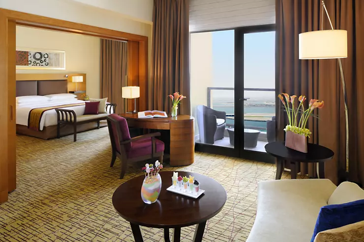 Отель Mövenpick Hotel Jumeirah Beach 5* в Дубаи: Прибрежный отель , Люкс номера , Спа , Семейные номера, Фитнес , Рестораны , Бар , Шведский стол , Апартаменты , Конференц-зал,