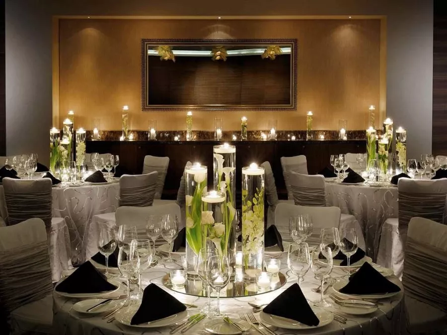 Отель Mövenpick Hotel Jumeirah Beach 5* в Дубаи: Прибрежный отель , Люкс номера , Спа , Семейные номера, Фитнес , Рестораны , Бар , Шведский стол , Апартаменты , Конференц-зал,