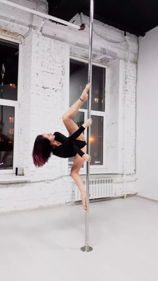 Студия Arena-Dance в Ростове-на-Дону: Стрип-пластика, Растяжка, Тверк, Pole Dance, Dancehall,