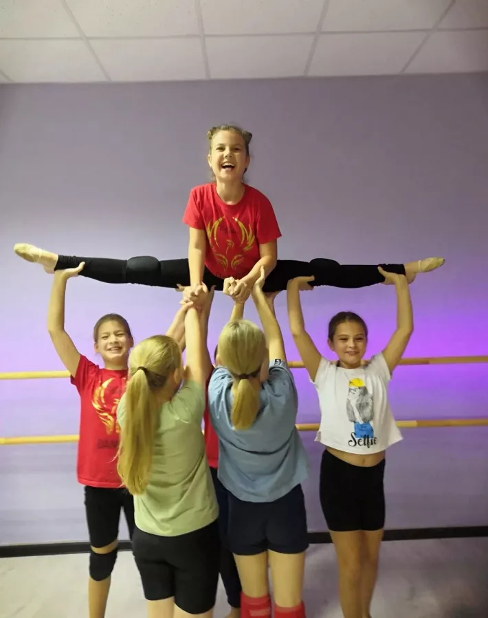 Студия танца и фитнеса Phenix Dance в Ростове-на-Дону: Растяжка, Танцы, Спорт, Хип-хоп,