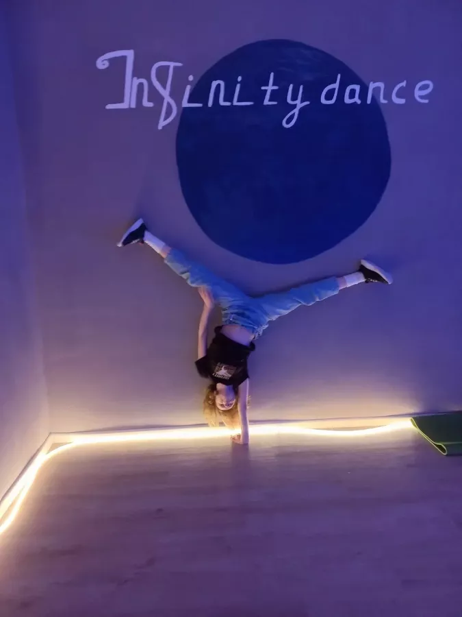 Студия танцев Infinity Dance в Ростове-на-Дону: Эстрадные танцы, Бальные танцы, Растяжка, Vouge, K-pop, Street dance,