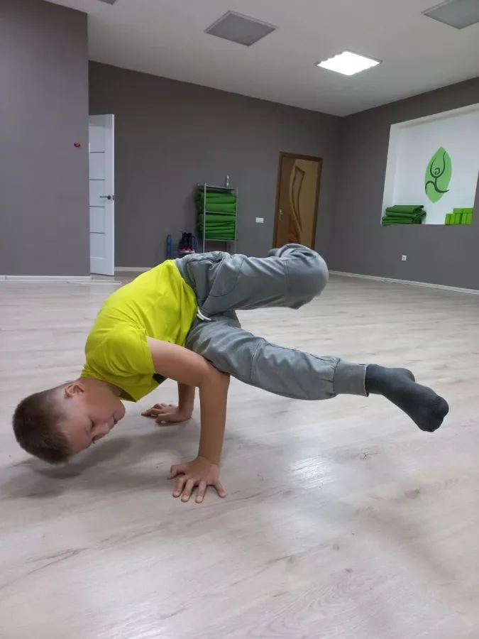 Студия танцев Infinity Dance в Ростове-на-Дону: Эстрадные танцы, Бальные танцы, Растяжка, Vouge, K-pop, Street dance,