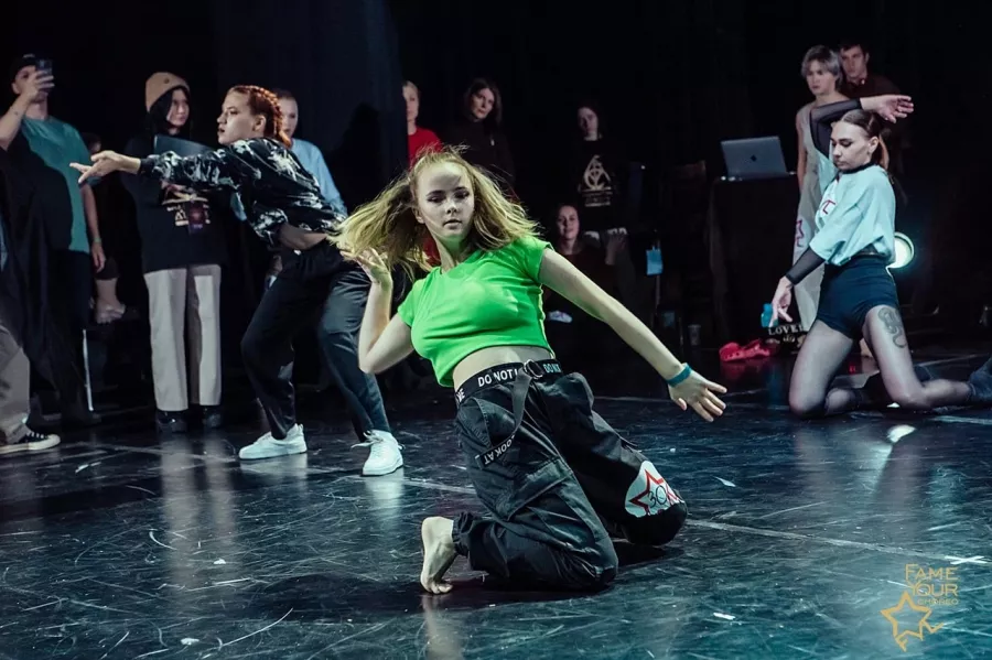 Студия танцев Infinity Dance в Ростове-на-Дону: Эстрадные танцы, Бальные танцы, Растяжка, Vouge, K-pop, Street dance,