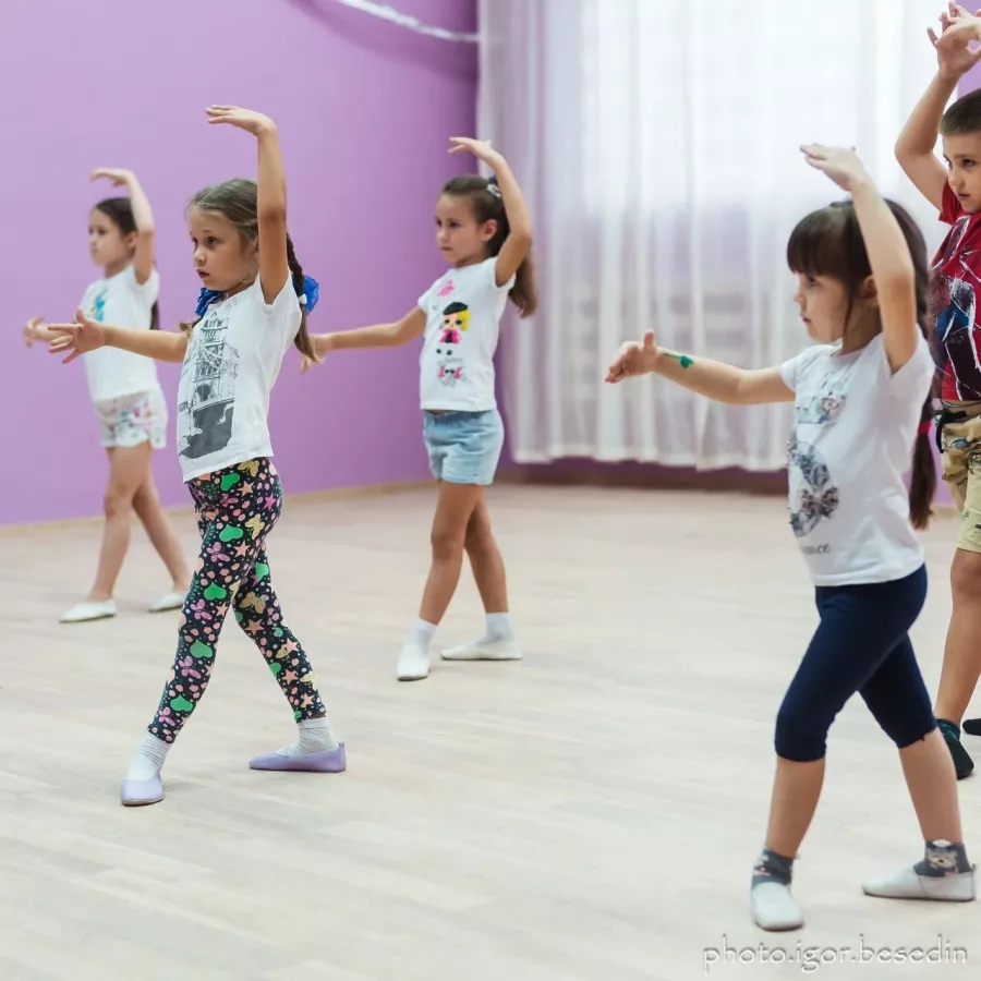 Танцевальная студия KRIStyle в Ростове-на-Дону: Бальные танцы, Растяжка, Хореография, Bachata, Lady dance,