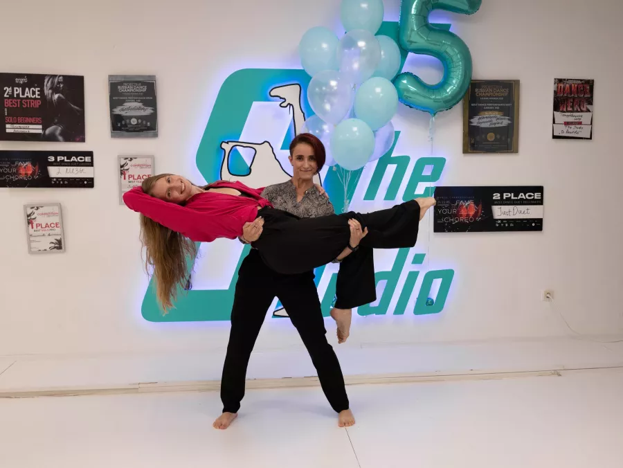 Танцевальное пространство TheStudio в Ростове-на-Дону: Стрип-пластика, Современная хореография, Frame up strip, Stretching, Хип-хоп,