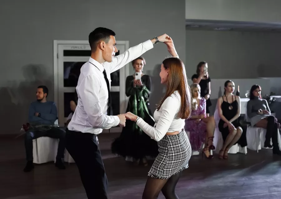 Танцевальный клуб GallaDance в Ростове-на-Дону: Бачата, Бальные танцы, Танго, High Heels, Хип-хоп,