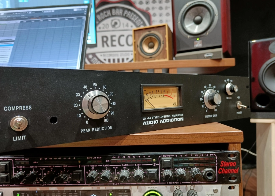 Студия звукозаписи Trb Records в Краснодаре: Студия звукозаписи, Звукозапись, Звук, Сведение, Музыкально, Мастеринг, Репетиционная,