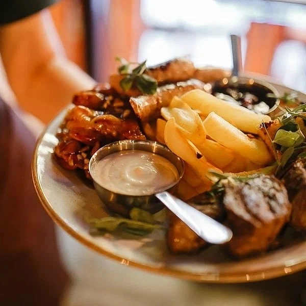 Паб Old Time Pub в Ростове-на-Дону: Бар, Паб, Европейская кухня, Напитки, Спор-бар,