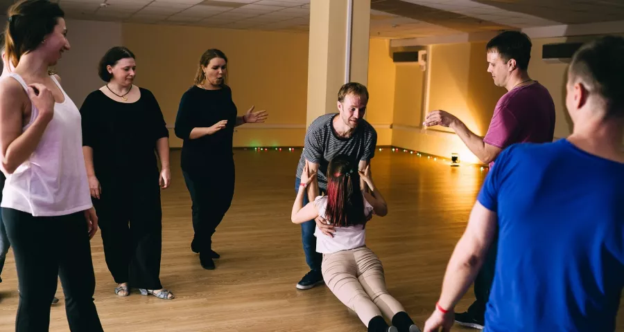 Школа танца Sugar Dance в Ростове-на-Дону: Хастл, Свадебный танец, Растяжка, West Coast Swing, Bachata, Хип-хоп,