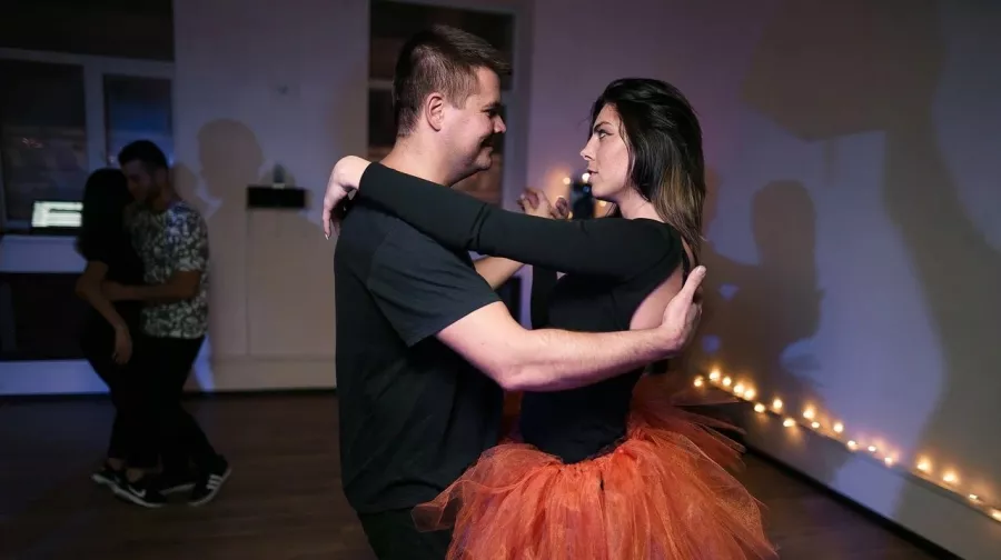 Школа танцев BEE IN DANCE в Ростове-на-Дону: Бачата, Танго, Стрип-пластика, Tango, Strip plastic,