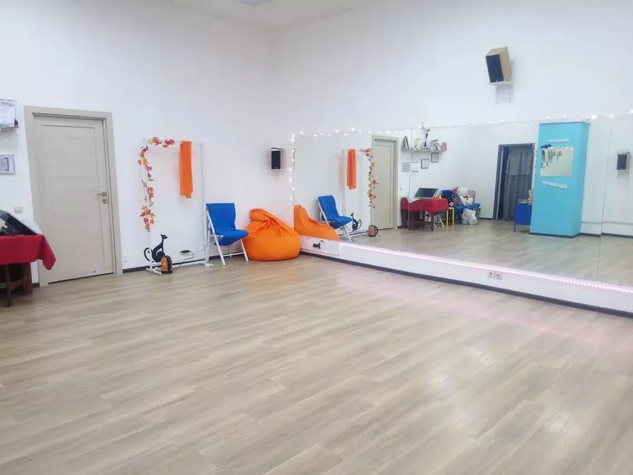 Школа танцев BEE IN DANCE в Ростове-на-Дону: Бачата, Танго, Стрип-пластика, Tango, Strip plastic,