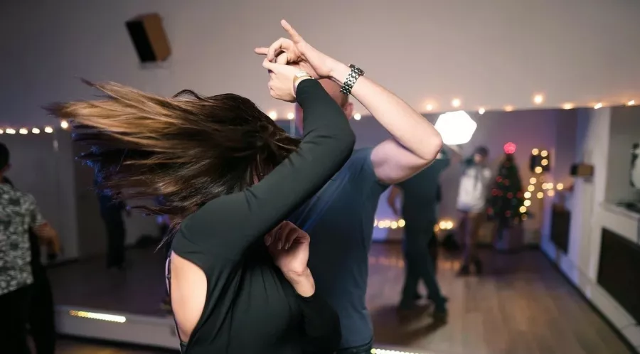 Школа танцев BEE IN DANCE в Ростове-на-Дону: Бачата, Танго, Стрип-пластика, Tango, Strip plastic,