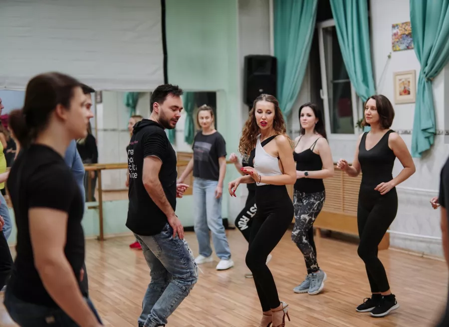 Школа танцев Endorphin в Ростове-на-Дону: Бачата, Парные танцы, Свадебный танец, Bachata, Couple dances,