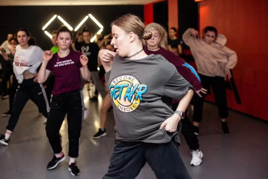 Школа танцев EXTRA Don в Ростове-на-Дону: Современные танцы, Уличные стили, Vogue, Lady dance, Twerk, Strip dance,