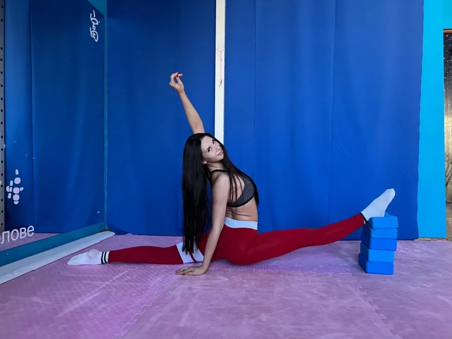 Школа танцев - Pole Dance Studio Корона в Ростове-на-Дону: Шпагат, Пилон, Гимнастика, Танцы, Twine, Pilon,