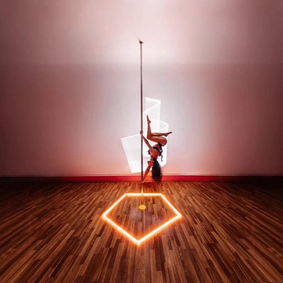 Школа танцев - Pole Dance Studio Корона в Ростове-на-Дону: Шпагат, Пилон, Гимнастика, Танцы, Twine, Pilon,
