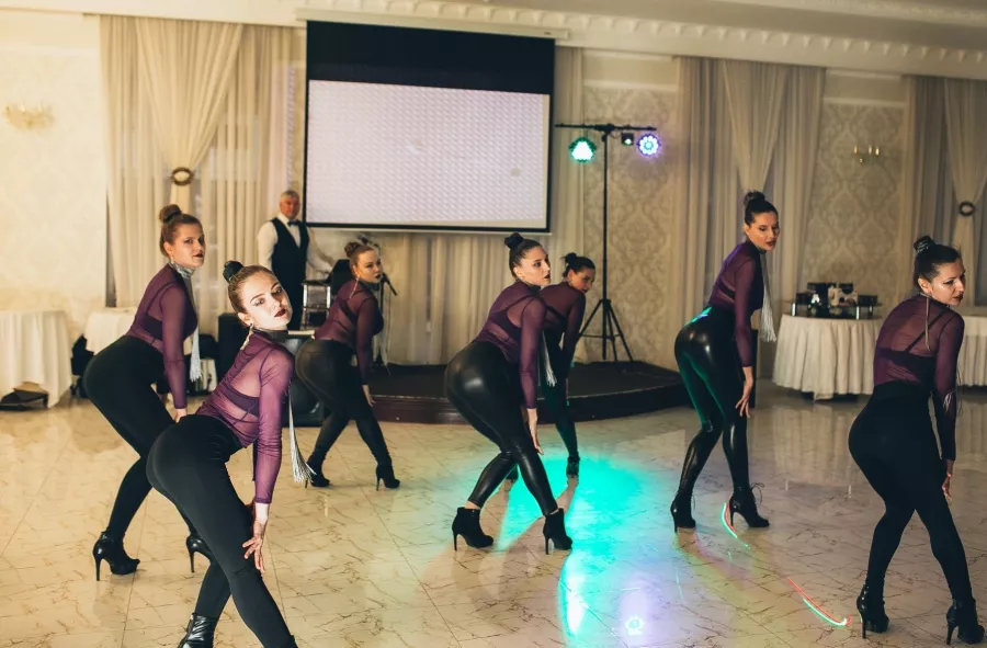 Школа танцев Эйфория в Ростове-на-Дону: Современные танцы, Армянские танцы, Кавказские танцы, Дети, Растяжка, Break dance, Body dance, Strip ,