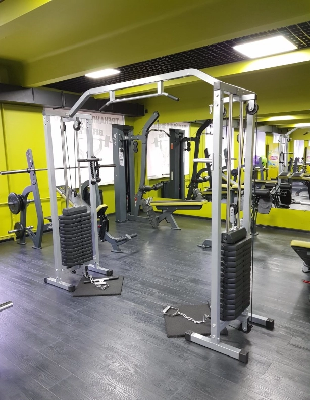Фитнес-зал Brutal Gym Moscow в Москве: Аэробика, Стретчинг, Персональный тренер, Массаж, Солярий,