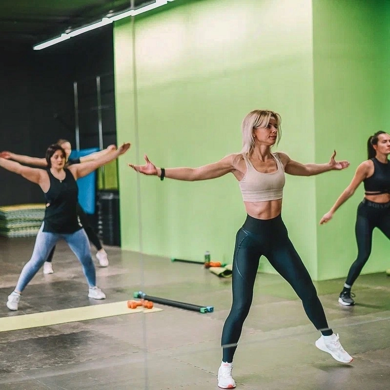 Фитнес-клуб Angel fit в Москве: Аэробика, Йога, Пилатес, Стретчинг, Фитнес для детей, Фитнес для беременных, Персональный тренер, Фитнес бар, Цигун, TRX тренировки, Сауна, Танцевальные программы, Солярий ,