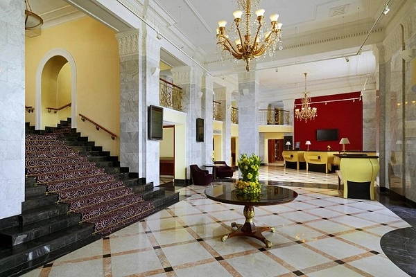 Отель в Ереване Armenia Marriott Hotel в Ереване: Отель, Люкс, Парковка, Зона отдыха, Ресторан, Фитнес-центр, Бассейн, Терраса,