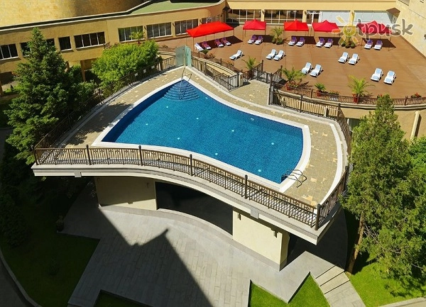 Отель в Ереване Armenia Marriott Hotel в Ереване: Отель, Люкс, Парковка, Зона отдыха, Ресторан, Фитнес-центр, Бассейн, Терраса,